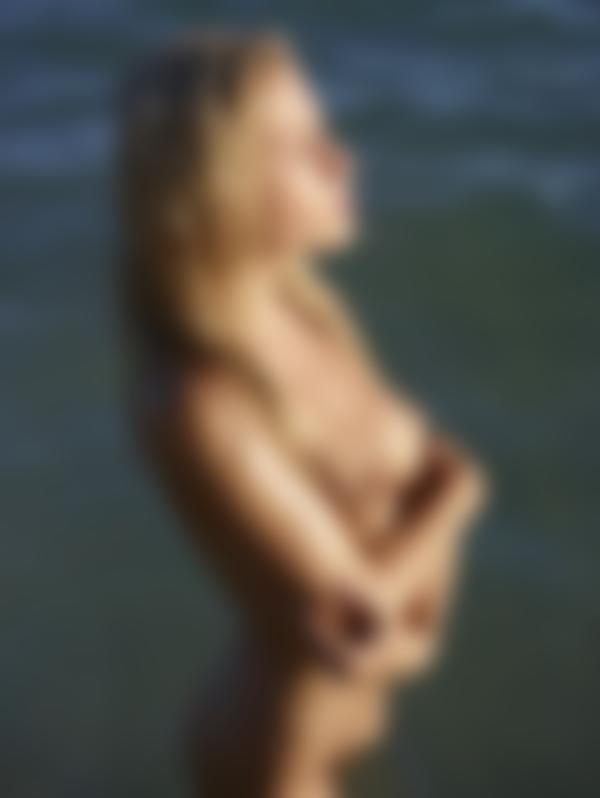 Image #11 from the gallery Darina L nude beach